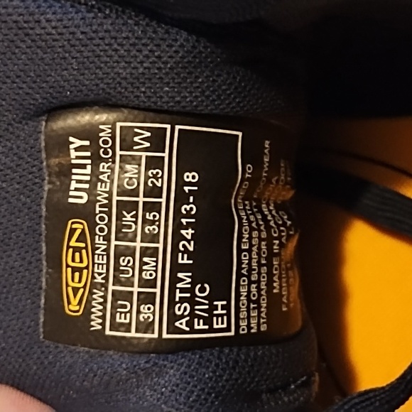 Keen women's steel toe sneakers, size 6 - Picture 6 of 7